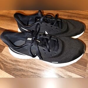 NIKE Revolution sneakers size 10 black & white.